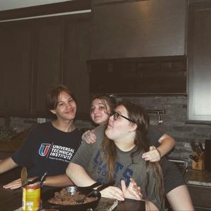 Meet your Posher, Levi